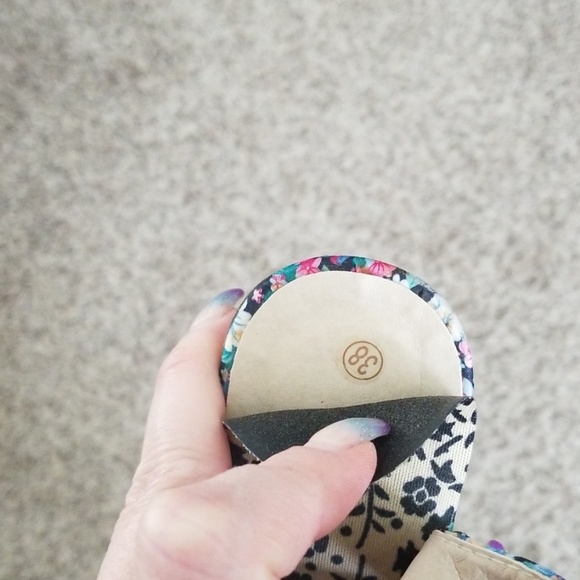 Shoes - Picture 3 of 3